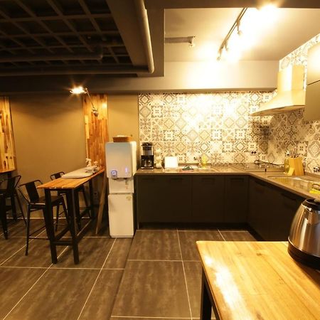 Hostel Familie Busan Station Exteriör bild