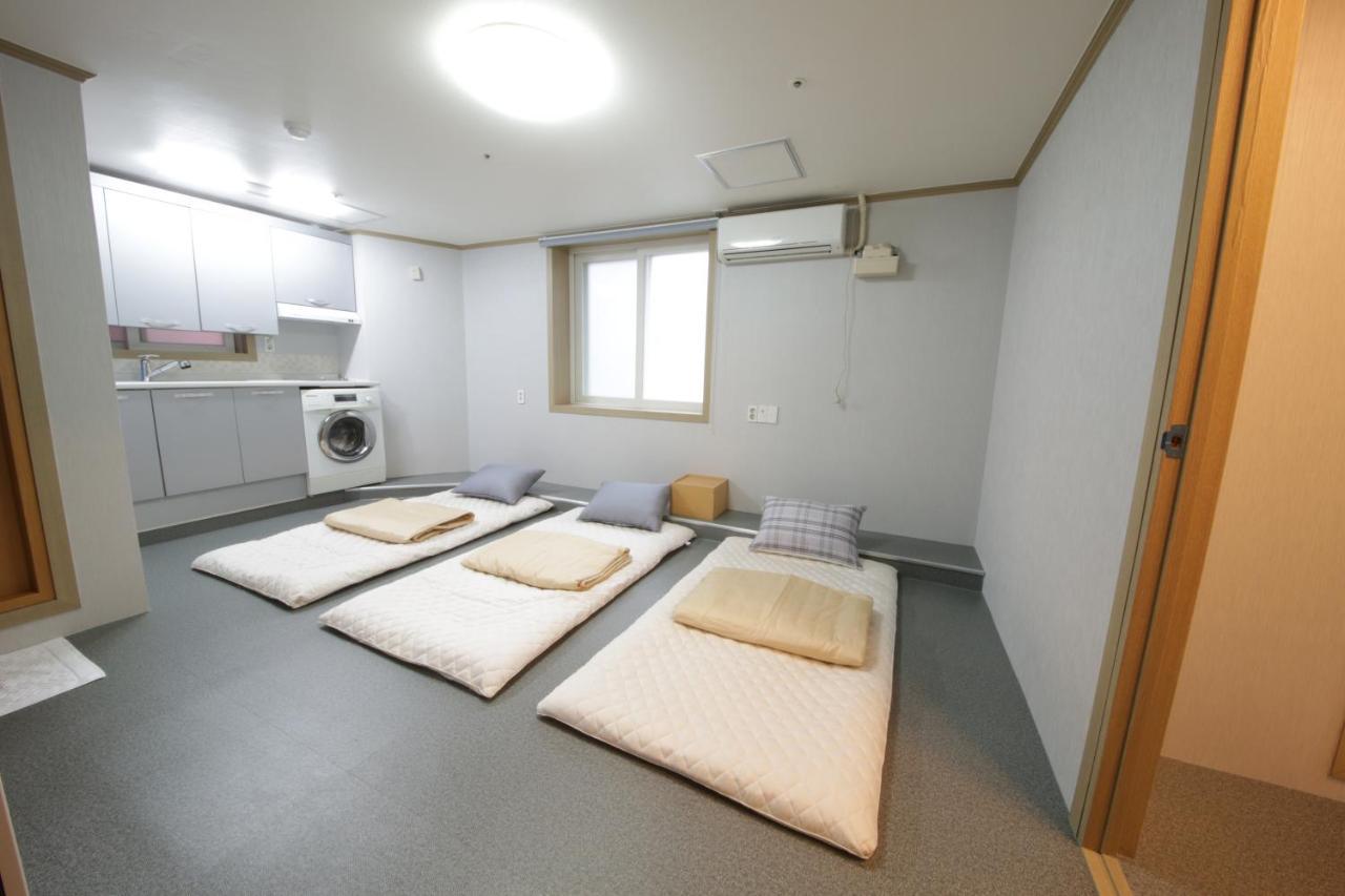 Hostel Familie Busan Station Exteriör bild