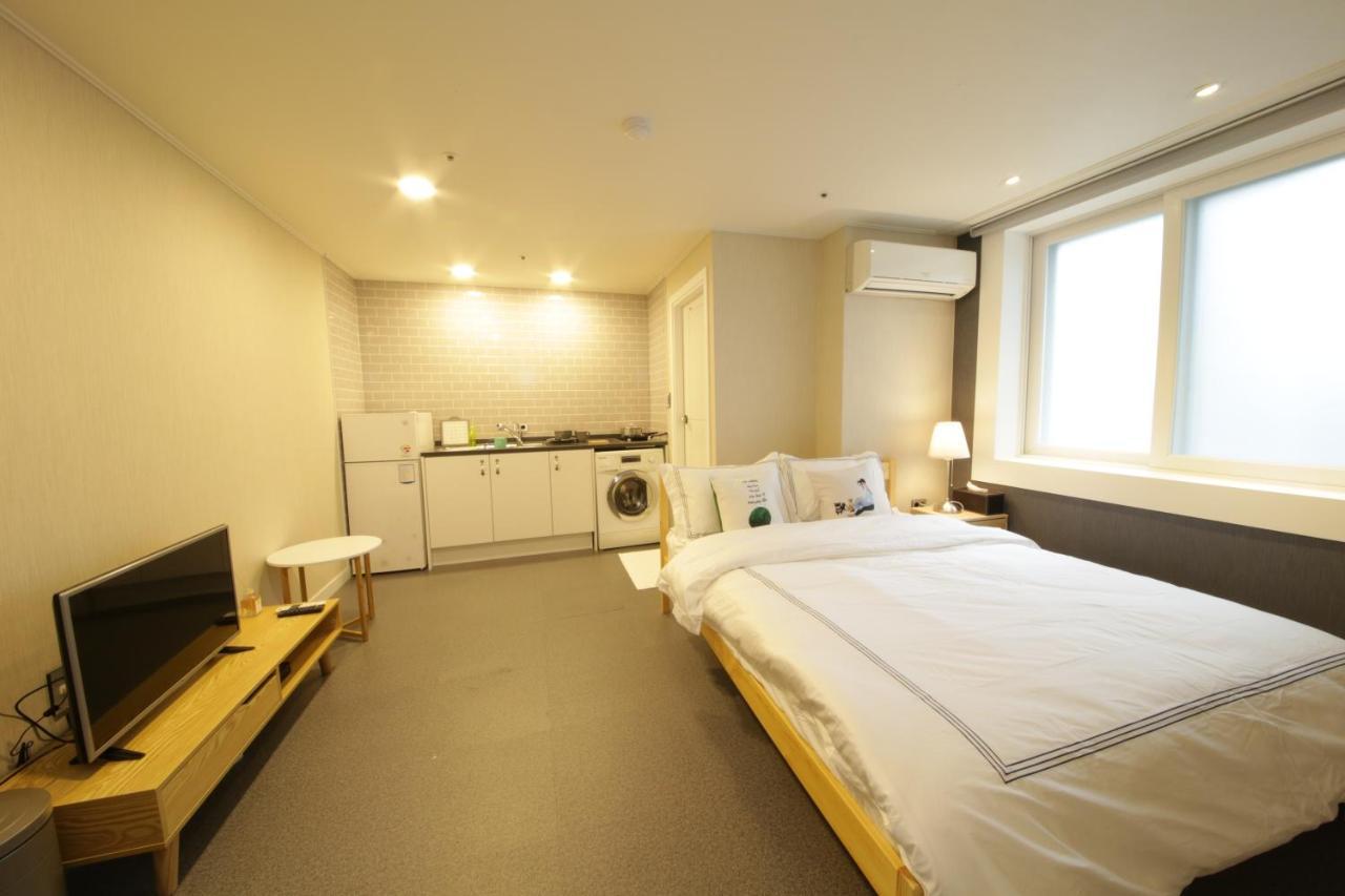 Hostel Familie Busan Station Exteriör bild