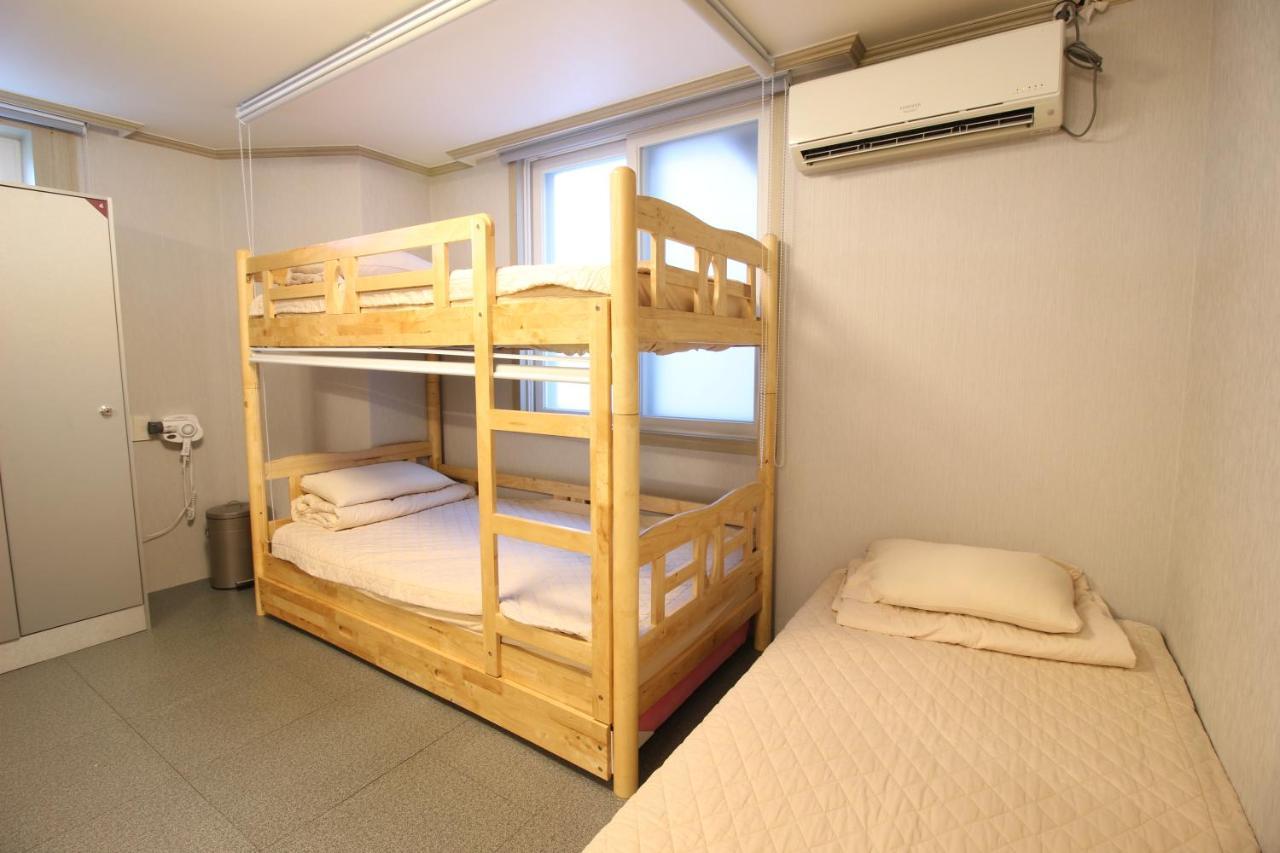 Hostel Familie Busan Station Exteriör bild