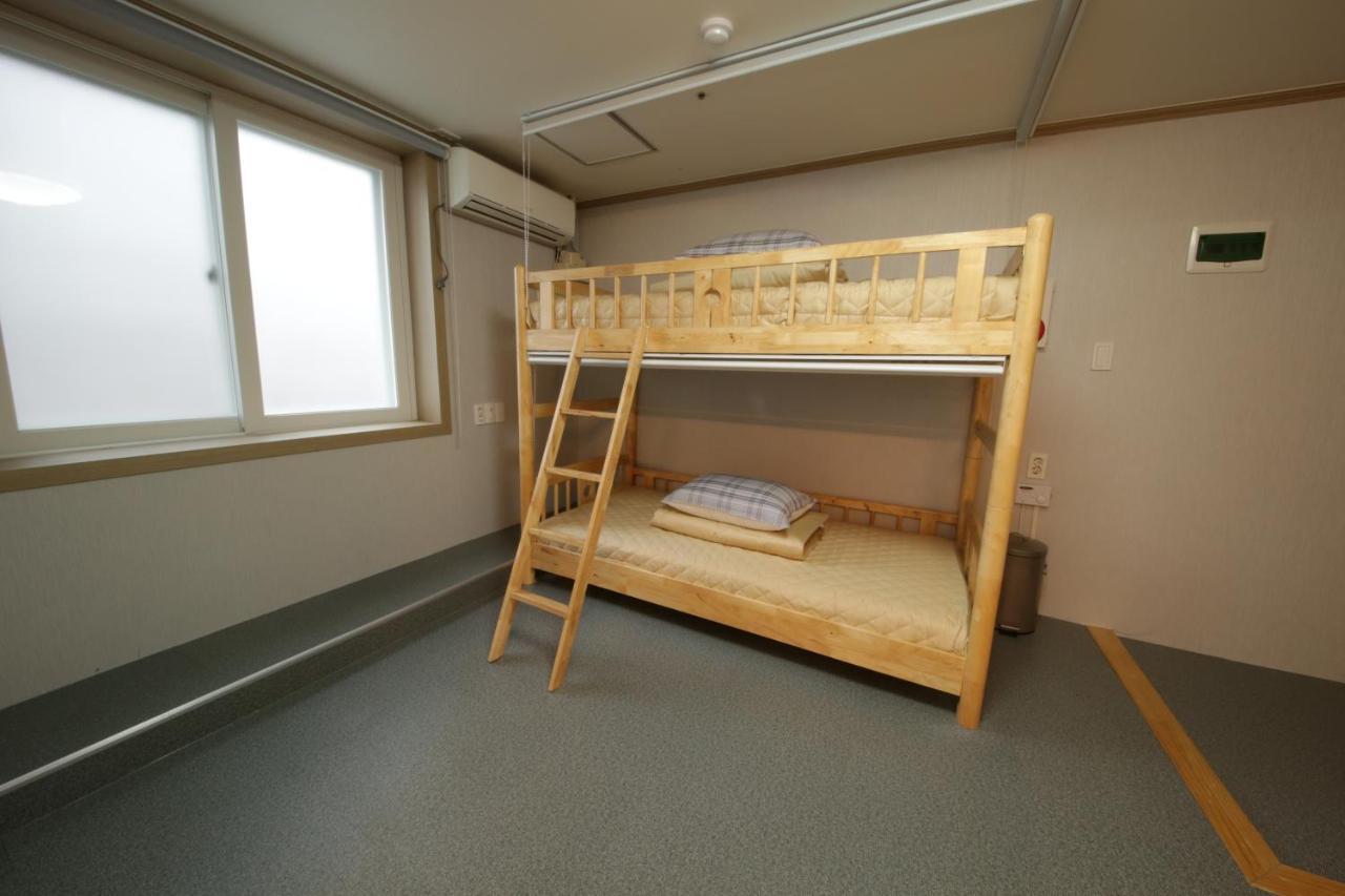 Hostel Familie Busan Station Exteriör bild