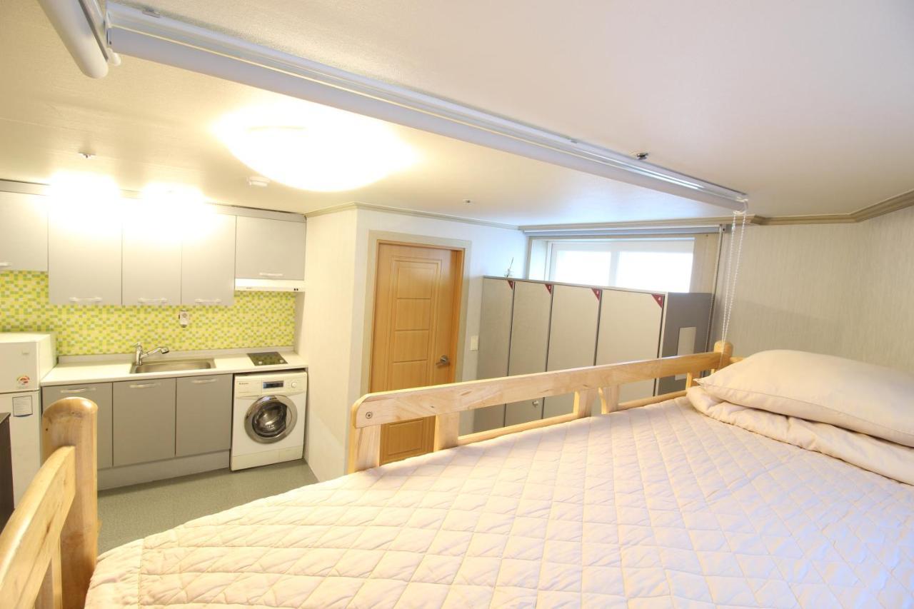 Hostel Familie Busan Station Exteriör bild