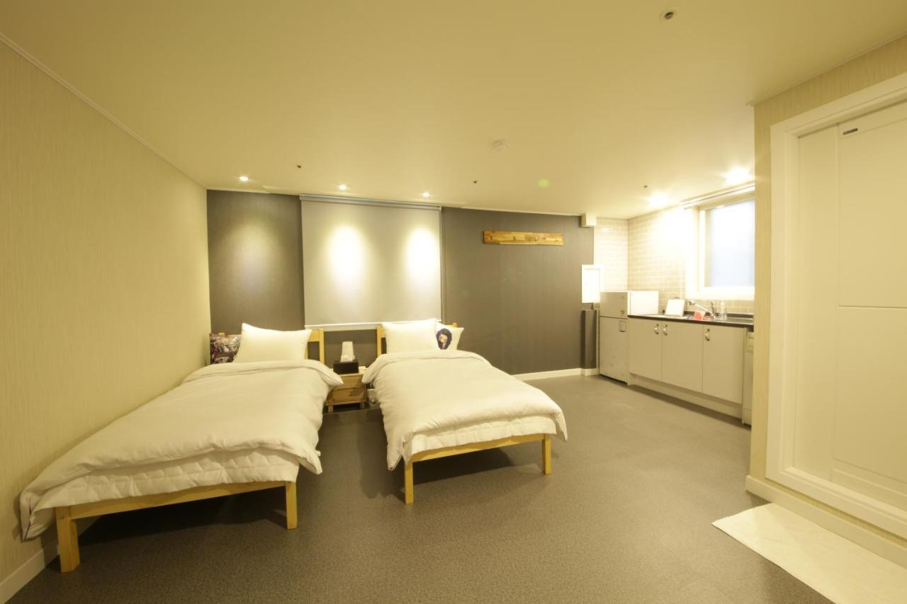 Hostel Familie Busan Station Exteriör bild